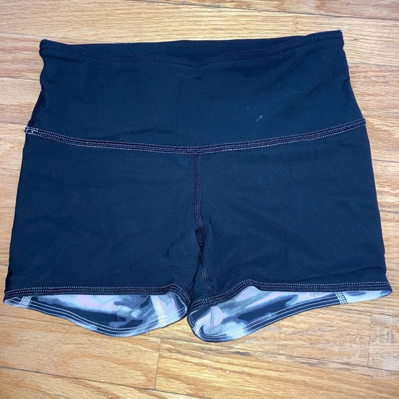 Reversible Lululemon shorts - Picture 1 of 4